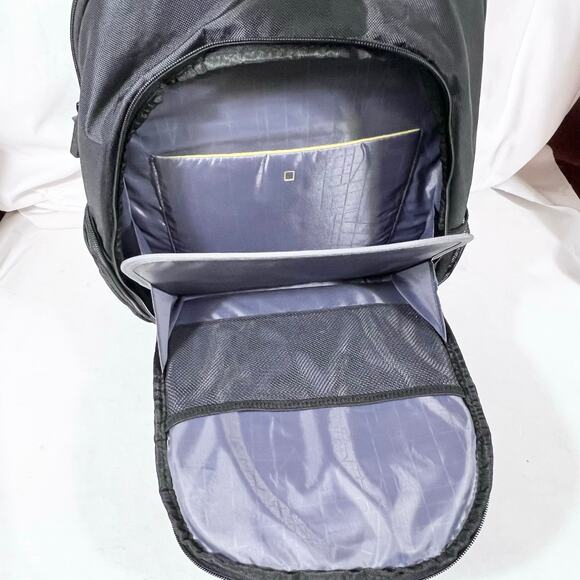 Targus Revolution Checkpoint-Friendly Backpack Safe Port 15.6 inch Used - Picture 10 of 13